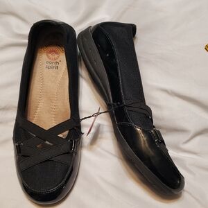 Earth Spirit Women's Black Slip-On Flats